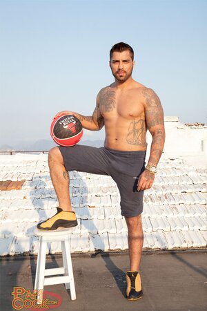 Breno Dias shows off his hot body