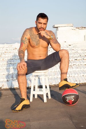 Breno Dias shows off his hot body