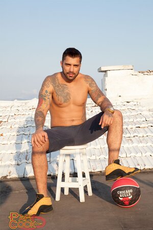 Breno Dias shows off his hot body