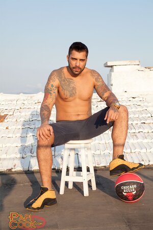 Breno Dias shows off his hot body