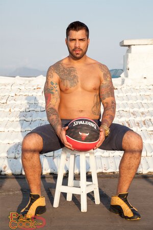 Breno Dias shows off his hot body