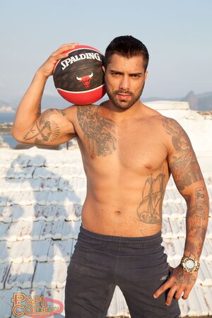 Breno Dias shows off his hot body