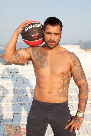 Breno Dias shows off his hot body