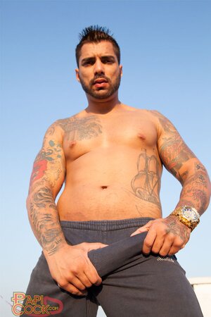 Breno Dias shows off his hot body