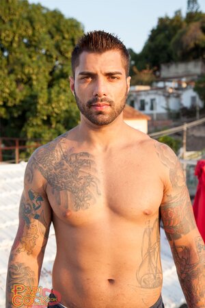 Breno Dias shows off his hot body