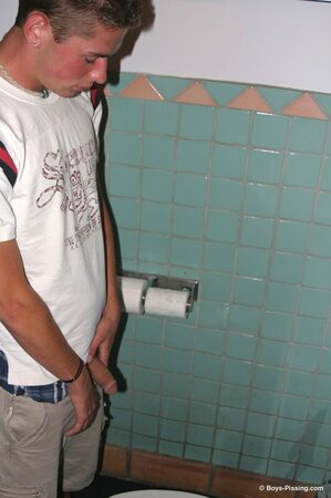 Shane Allen takes a piss