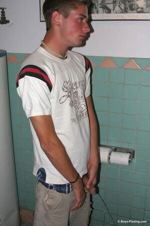 Shane Allen takes a piss