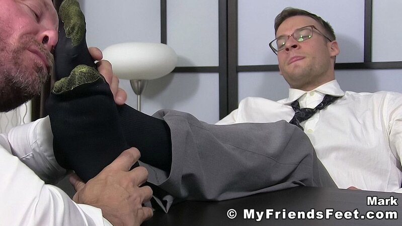 Mark Summers foot worshiped by Killian Knox