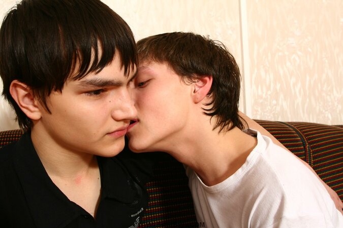 Russian twinks explore the pleasure of gay sex