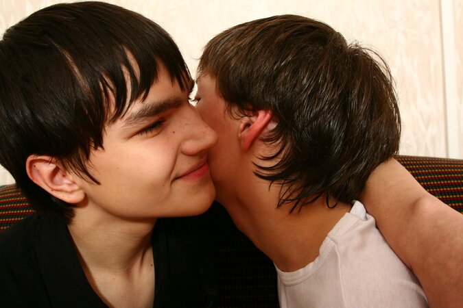 Russian twinks explore the pleasure of gay sex