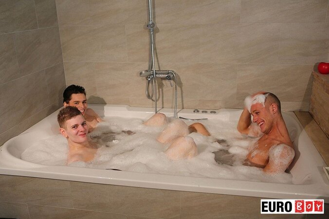 Eurogay friends have real fun enjoying each other's cock