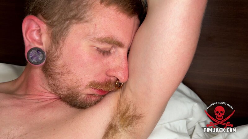 Cosmo Ash strokes his hairy cock