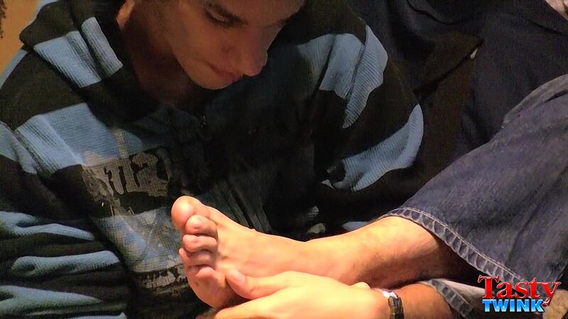 Twink Tristan enjoys tasting his own smelly feet