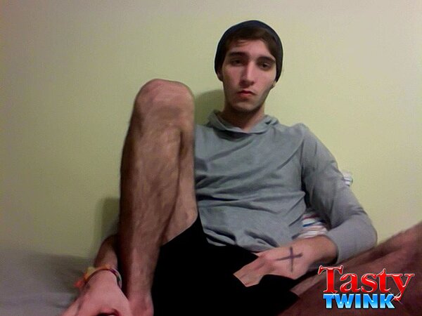 College guy Braxton cums on himself after solo jerkoff