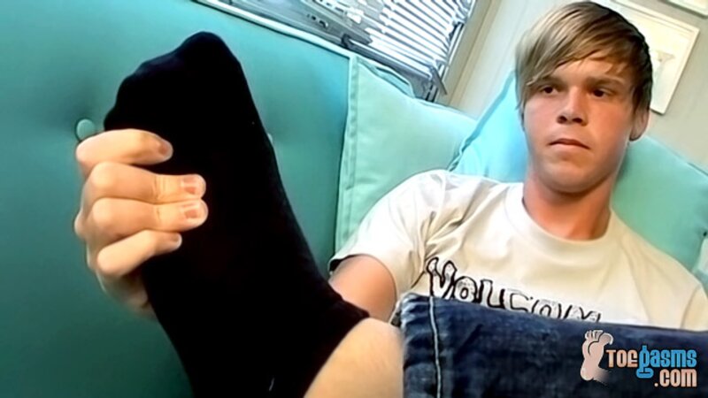 Colby Bonds reveals his suckable toes before stroking his hard cock