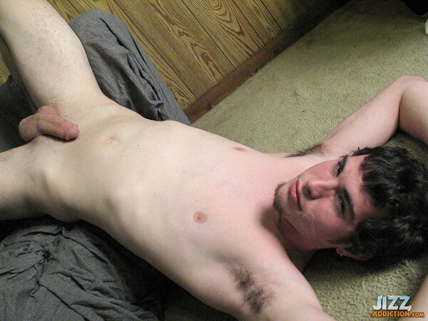 Smooth teen Hunter gets into position for a hot cumshot experience