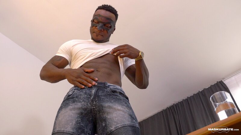 Muscle man Hendell delivers an exciting performance in unedited version