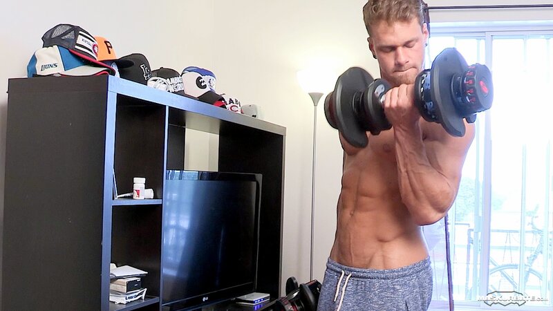 Muscle Brad shows off his perfect body in a first home workout session