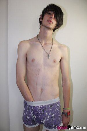 Cheeky emo boy Tommy May strips down and blows his load