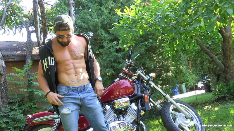 Zack Lemec cums hard in unedited BTS video
