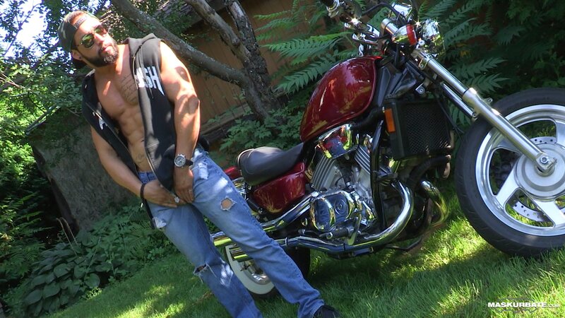 Zack Lemec cums hard in unedited BTS video