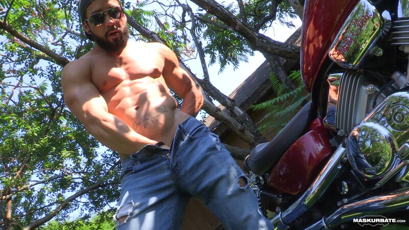 Zack Lemec cums hard in unedited BTS video