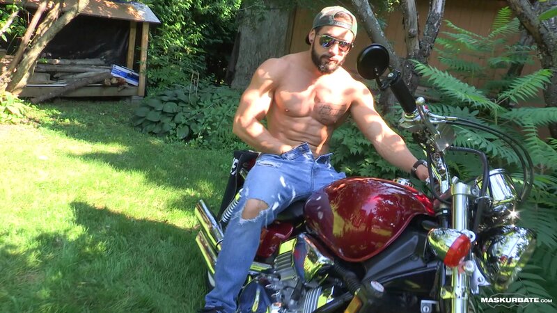 Zack Lemec cums hard in unedited BTS video