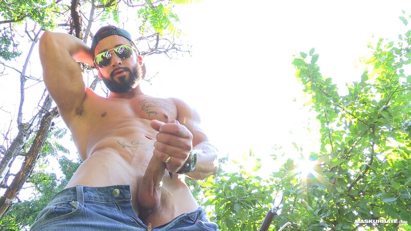 Zack Lemec cums hard in unedited BTS video