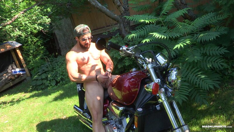 Zack Lemec cums hard in unedited BTS video
