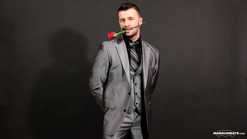 Pascal films Manuel Deboxer’s muscles raw