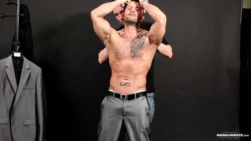 Pascal films Manuel Deboxer’s muscles raw