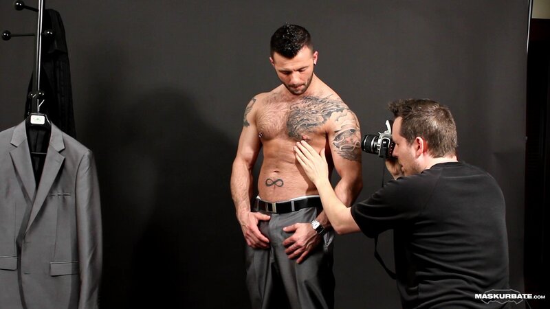 Pascal films Manuel Deboxer’s muscles raw