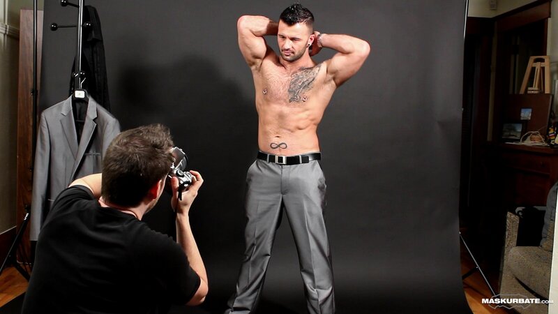 Pascal films Manuel Deboxer’s muscles raw