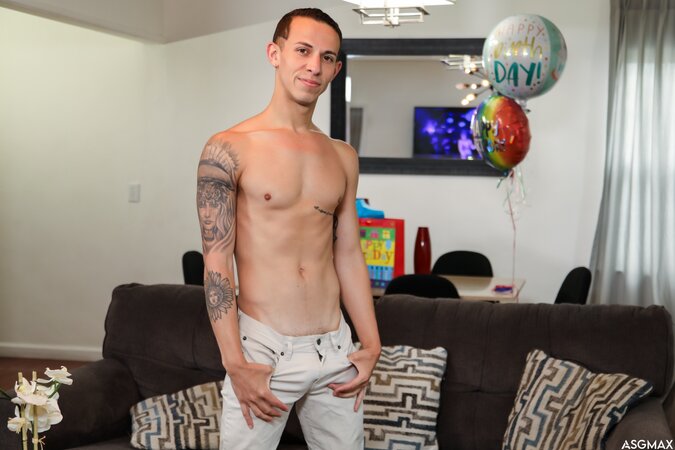Des Irez rams Andrew Delta’s ass for birthday make-up