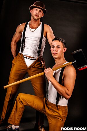 Roman Todd rams Des Irez’s ass after outdoor tease