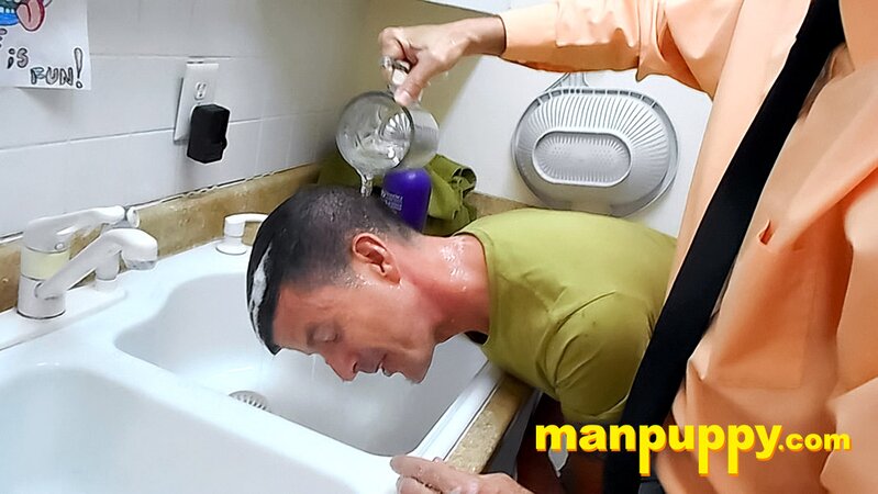Richard Lennox washes Jeff Drizzle’s hair in kitchen