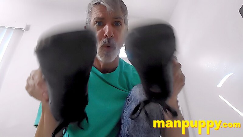 Richard Lennox steps on you and shows off his dirty, worn shoes