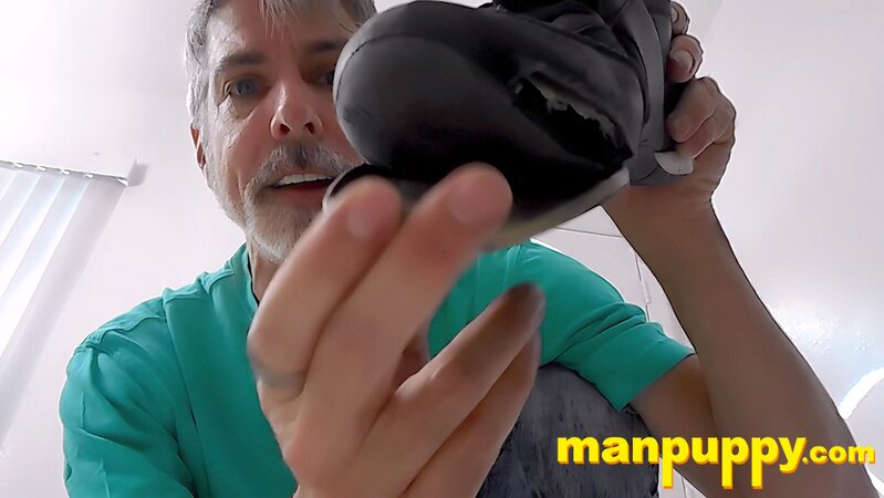 Richard Lennox steps on you and shows off his dirty, worn shoes