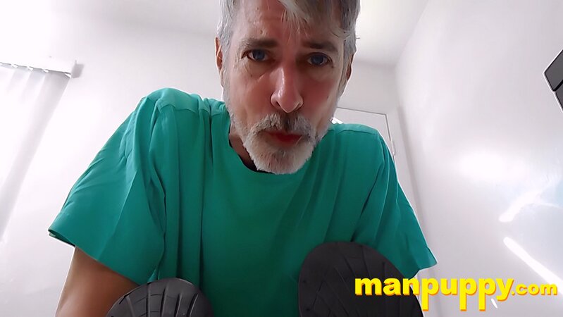 Richard Lennox steps on you and shows off his dirty, worn shoes