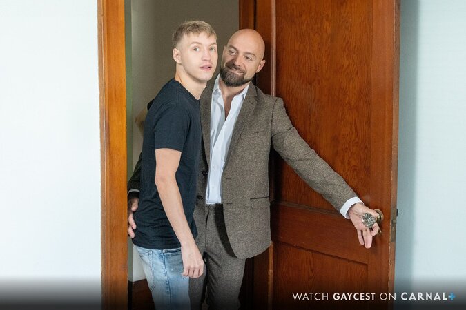 Adam Snow rams Noah White deep after college in hot bareback anal sex