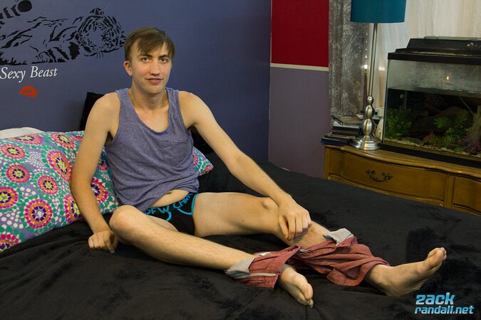 Cody Kings plays with his cock and balls before shooting a messy load