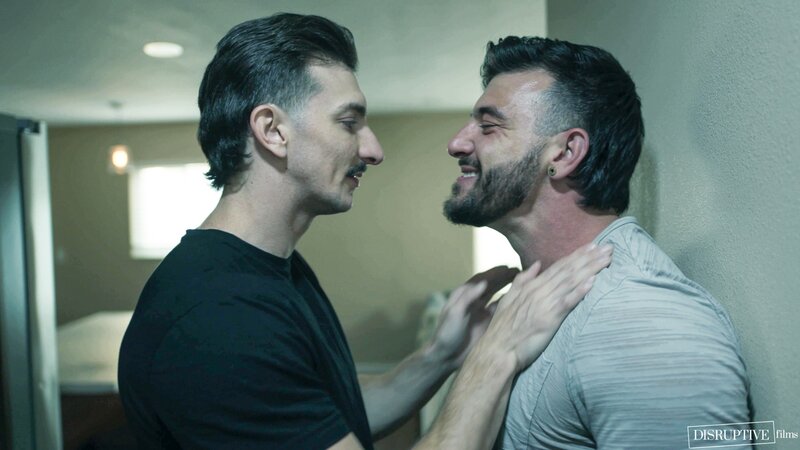 Michael Jackman fucks Ian Holms hard in a muscle man hookup