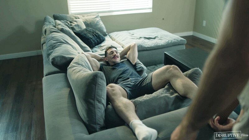 Michael Jackman fucks Ian Holms hard in a muscle man hookup
