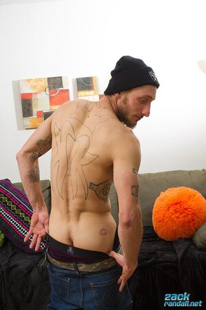 Corey Gunz teases and flashes his tight ass