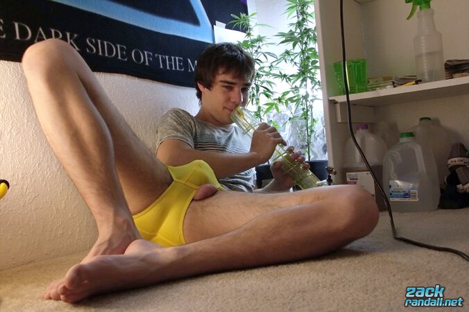 Smoking and stroking, Zack Randall splashes cum all over his pipe