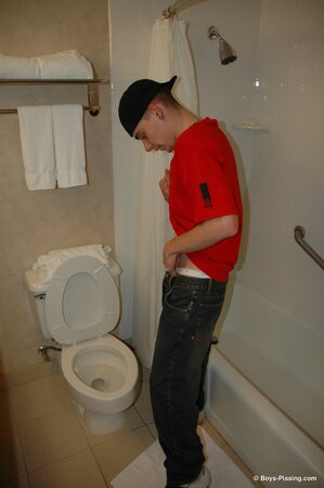 Piss play rookie Skug gives us a glimpse of his wild side