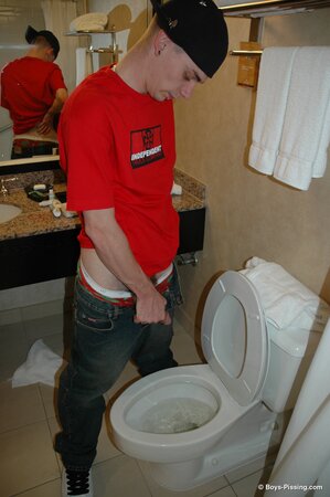 Piss play rookie Skug gives us a glimpse of his wild side