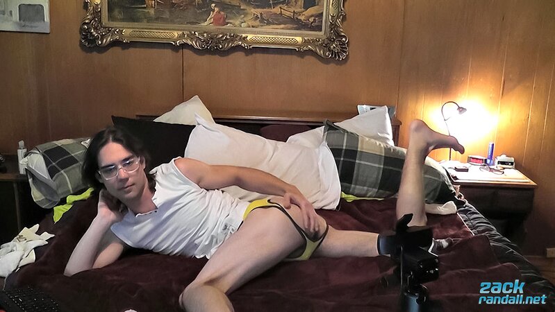 Zack Randall cums on his face with a buzzing toy