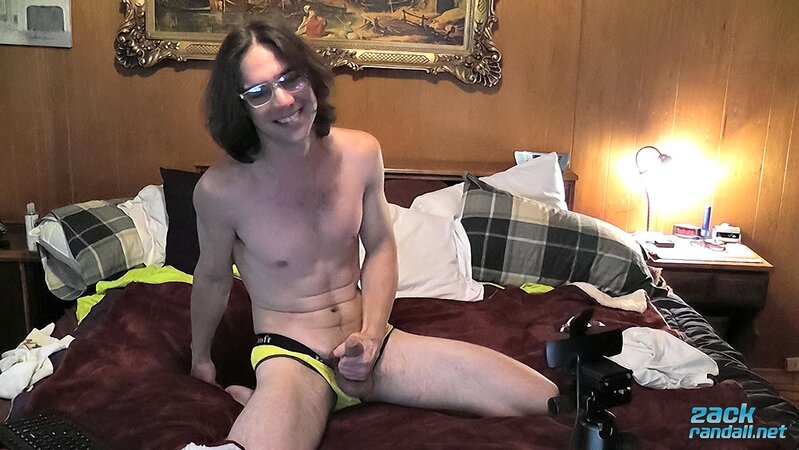 Zack Randall cums on his face with a buzzing toy