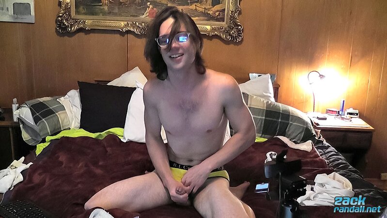 Zack Randall cums on his face with a buzzing toy